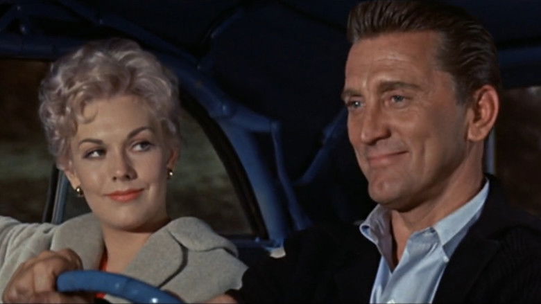 кадр из фильма Мы незнакомы, когда встречаемся