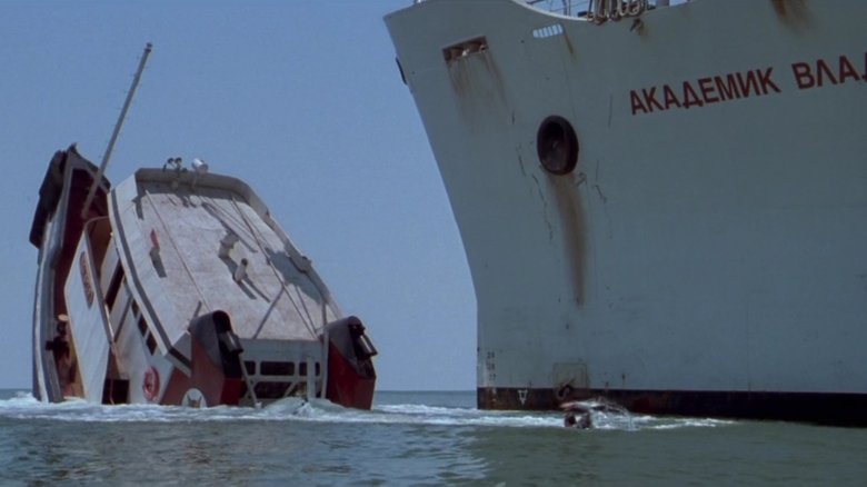 кадр из фильма Вирус