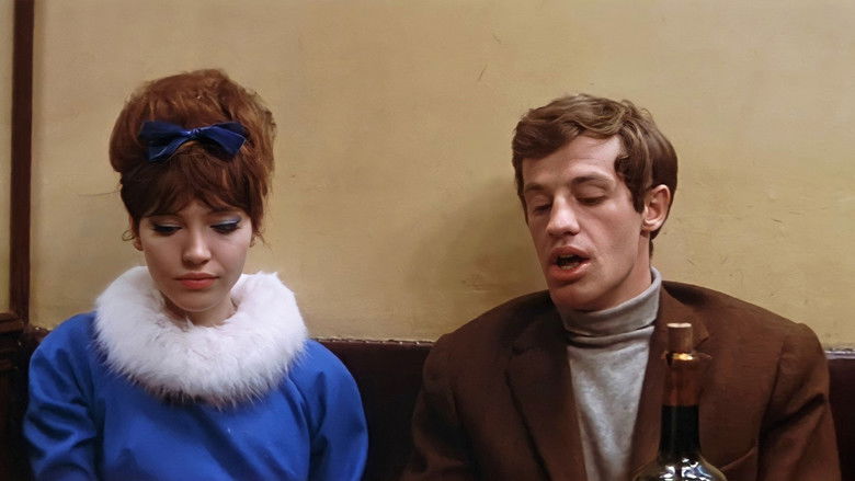 кадр из фильма Женщина есть женщина