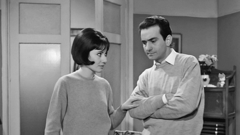 кадр из фильма Μιας Πεντάρας Νειάτα