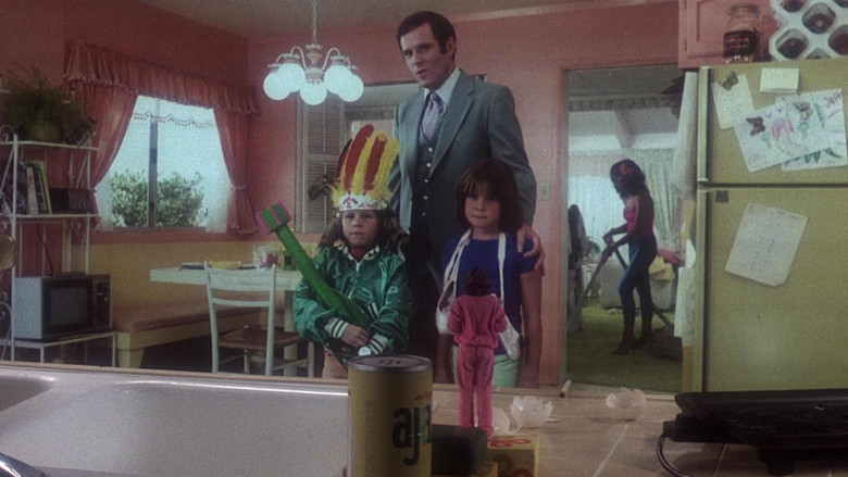 кадр из фильма The Incredible Shrinking Woman