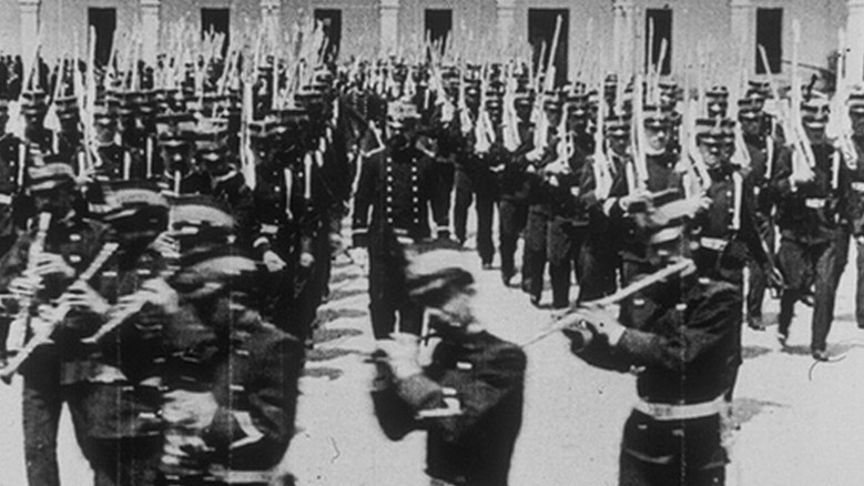 кадр из фильма Défilé du génie