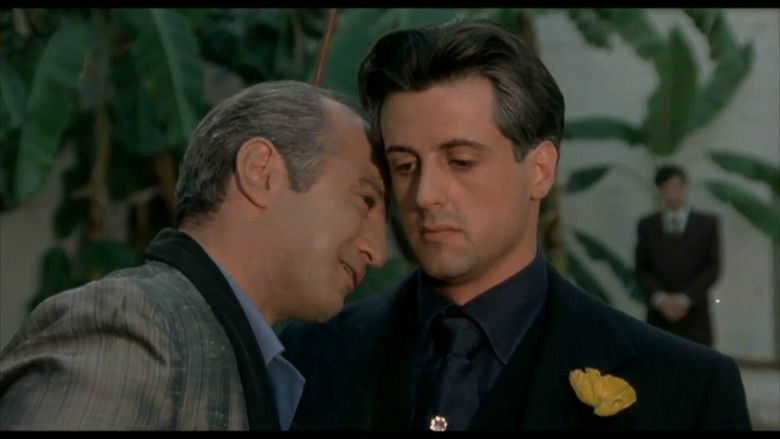 кадр из фильма Капоне