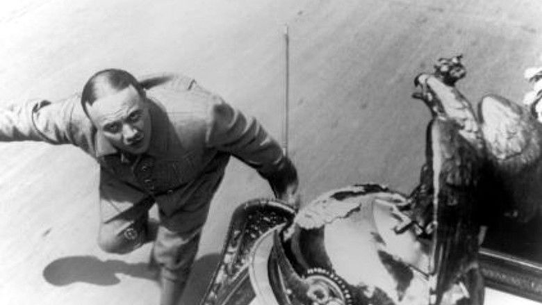 кадр из фильма Верноподданный