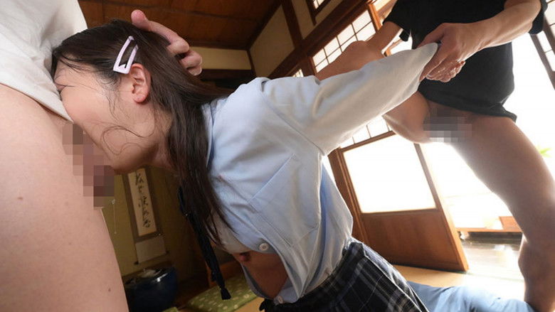 кадр из фильма 迷い込んだ未成熟。最狂服従イラマチオ　エマ