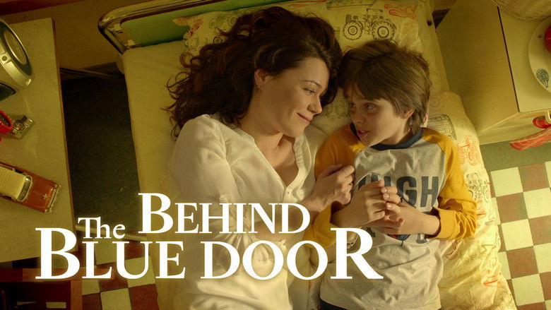 кадр из фильма За синими дверями