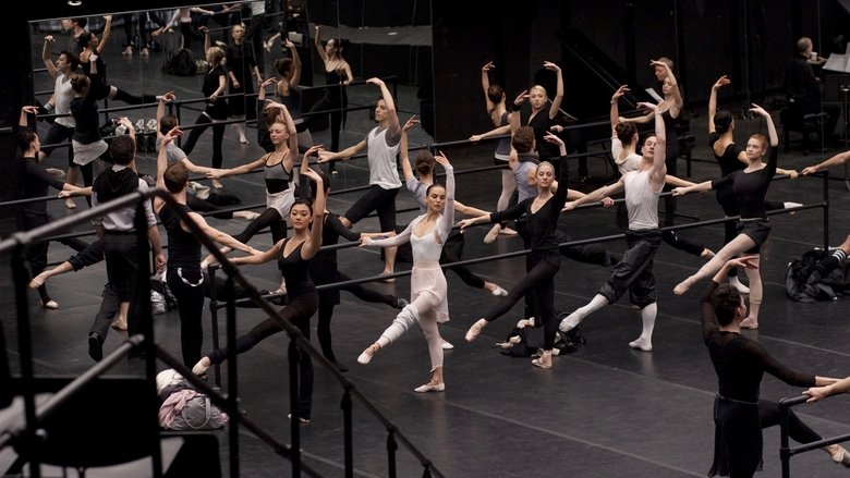 кадр из фильма Чёрный лебедь