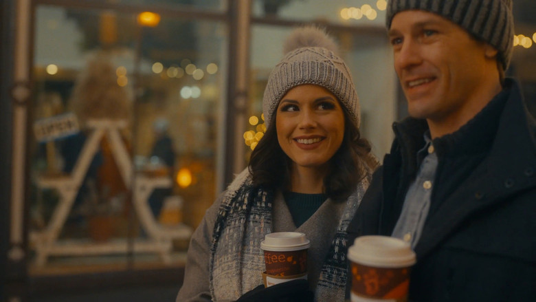 кадр из фильма Christmas at the Holly Hotel