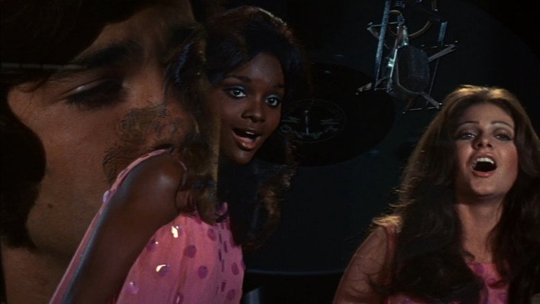 кадр из фильма Девочки свингеры из команды поддержки