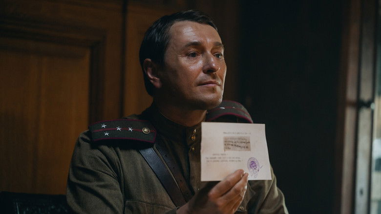 кадр из фильма Август