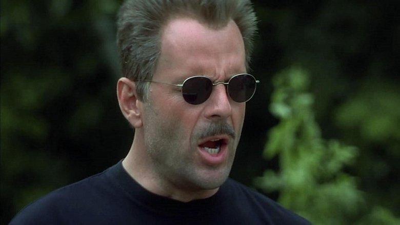 кадр из фильма Шакал