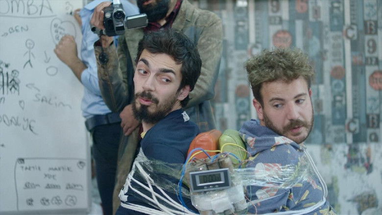 кадр из фильма Ben Böyle Şansın