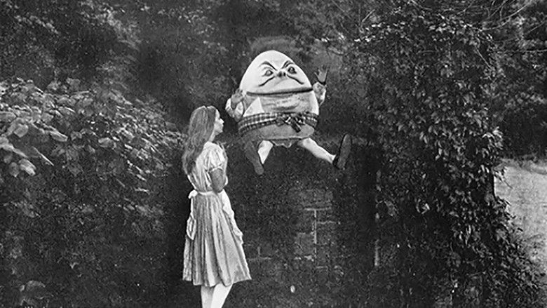 кадр из фильма Алиса в Стране чудес