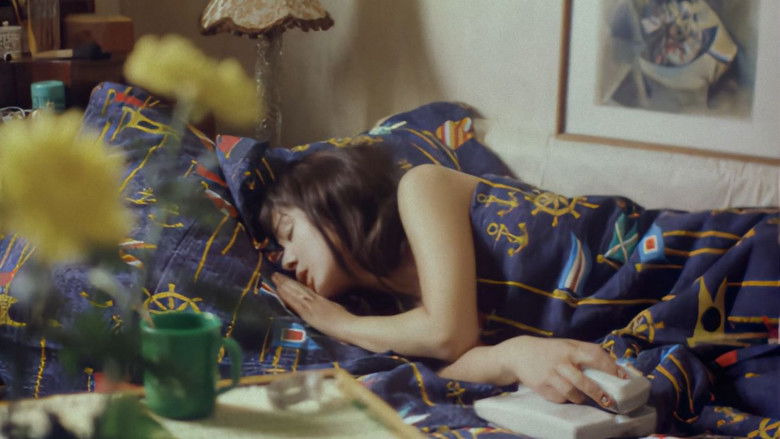 кадр из фильма Тело будет предано земле, а старший мичман будет петь