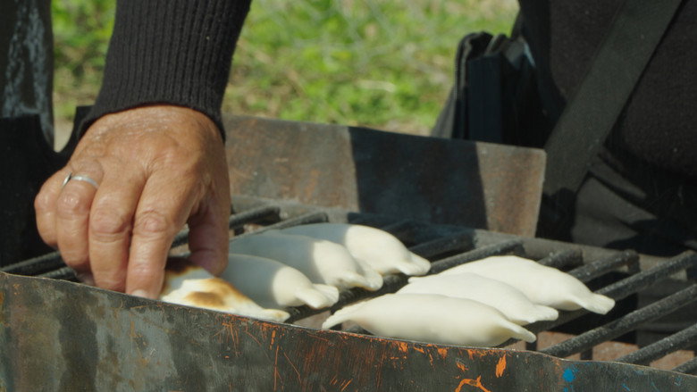 кадр из фильма Las que sostienen