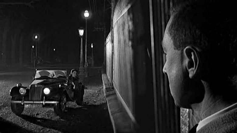 кадр из фильма Спиной к стене