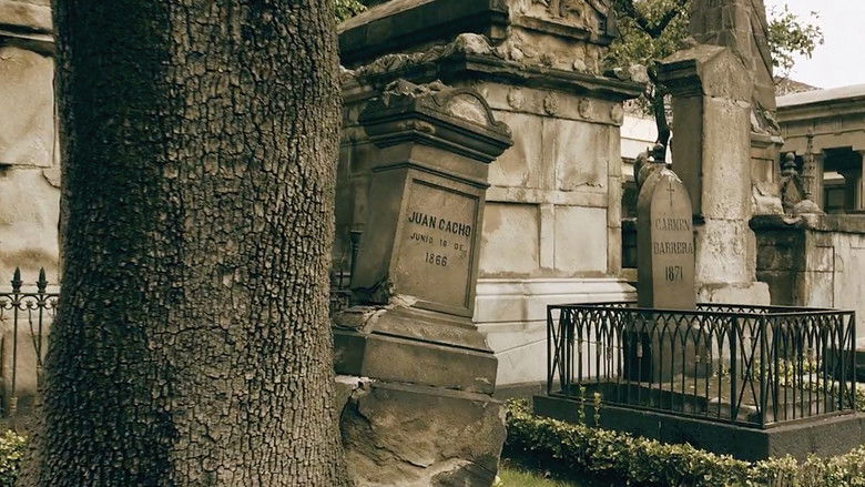 кадр из фильма Susurros del Panteón