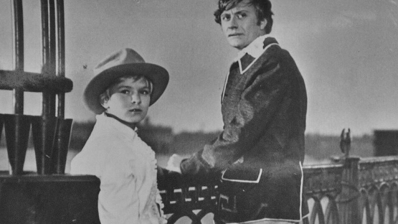 кадр из фильма Достояние республики