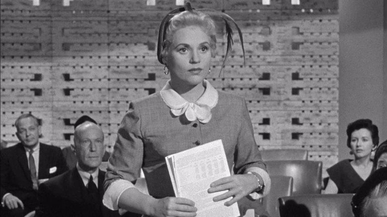 кадр из фильма «Кадиллак» из чистого золота