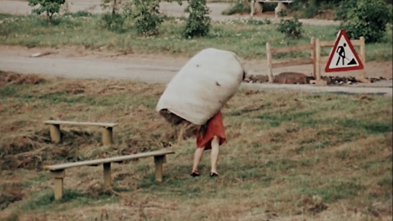 кадр из фильма Jaunie laiki Šķērsielā