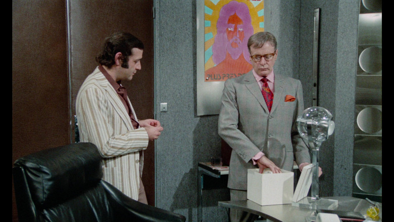 кадр из фильма Tout le monde il est beau, tout le monde il est gentil