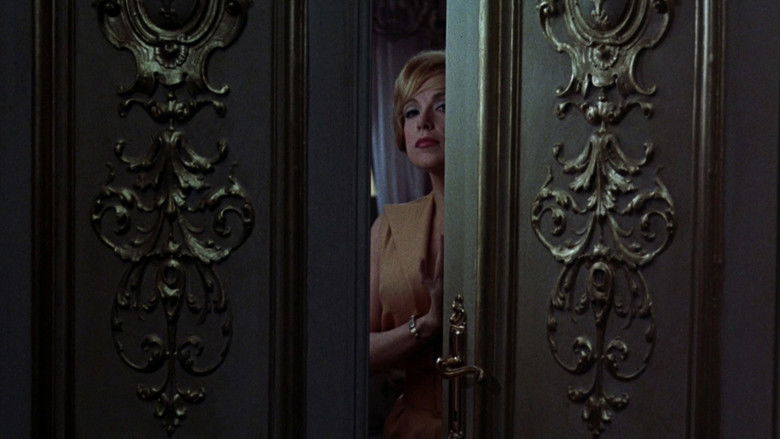 кадр из фильма Горшок меда