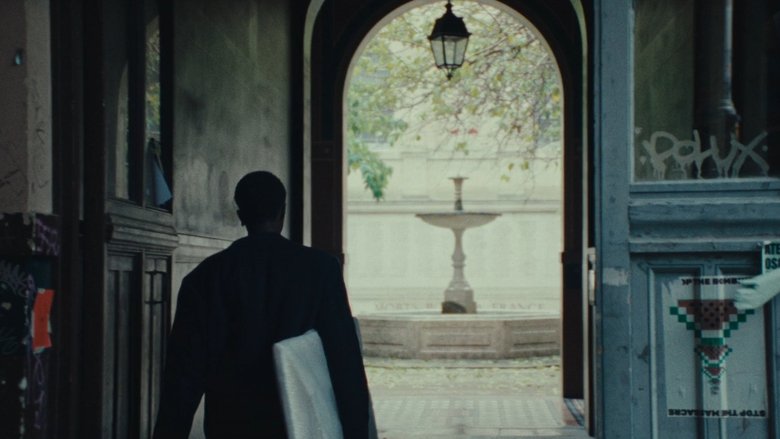 кадр из фильма L'avance