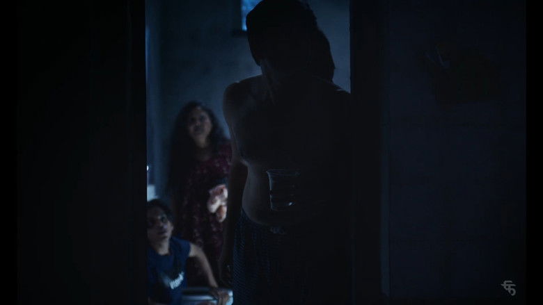 кадр из фильма ইতিরোপার