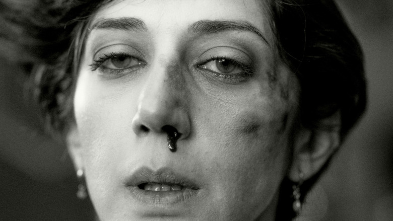 Два человека обмениваются слюной