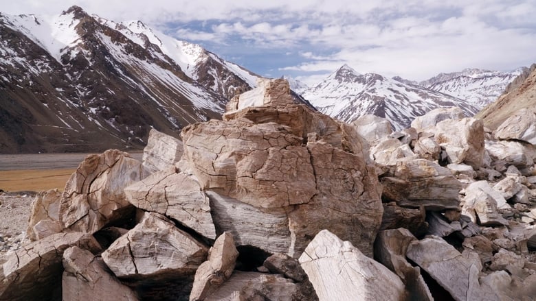 кадр из фильма La cordillera de los sueños