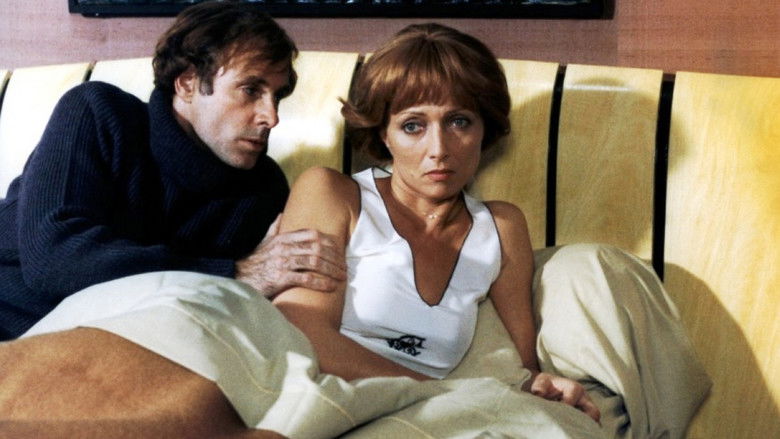 кадр из фильма Безумия буржуазии