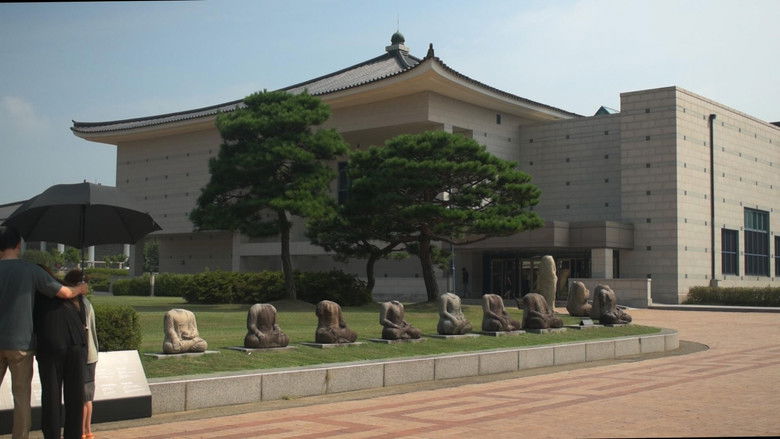 кадр из фильма 황폐한 사원에 걸린 달