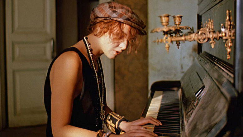 кадр из фильма Чёрная роза — эмблема печали, красная роза — эмблема любви