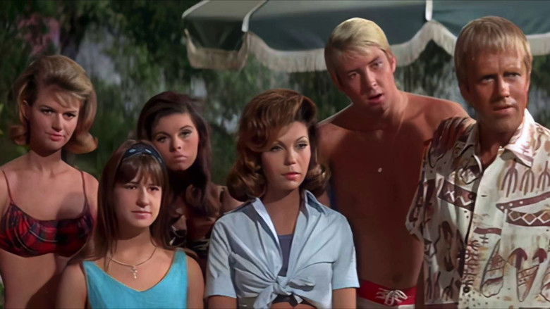 кадр из фильма Призрак в невидимом бикини