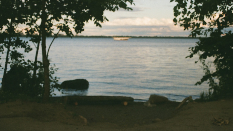 кадр из фильма La vie revient toujours lorsque