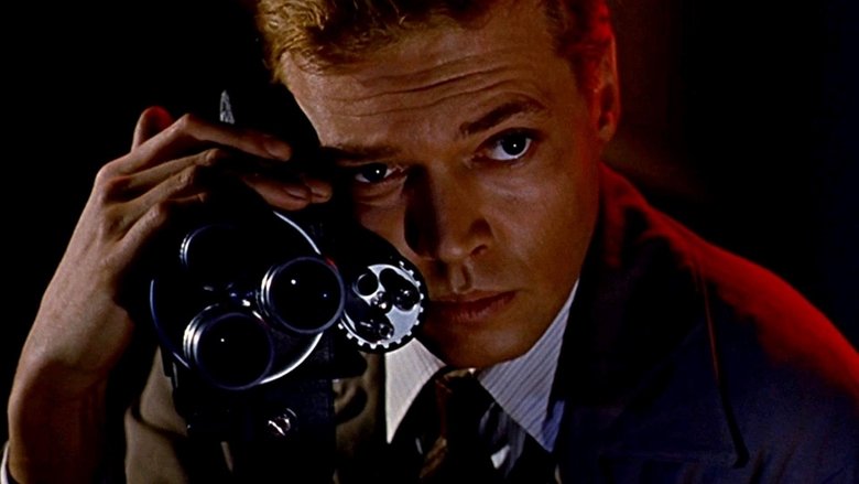 кадр из фильма Подглядывающий