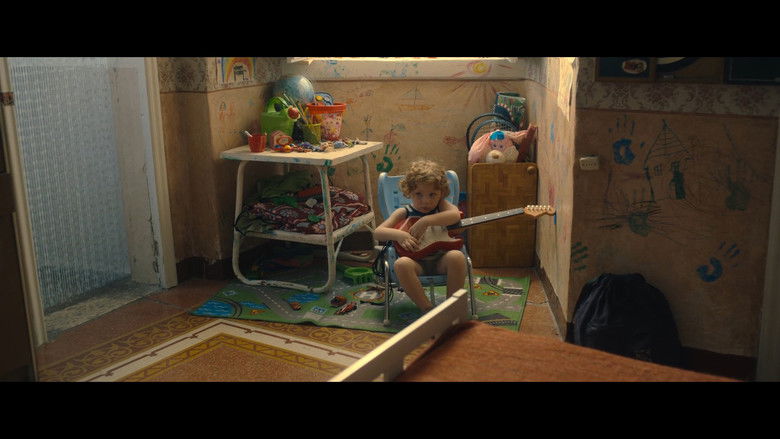 кадр из фильма Вся жизнь впереди