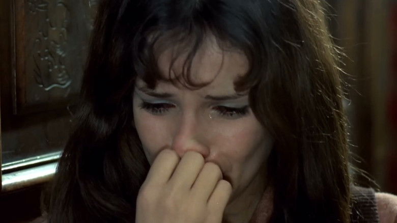 кадр из фильма Ilustrate cu flori de câmp