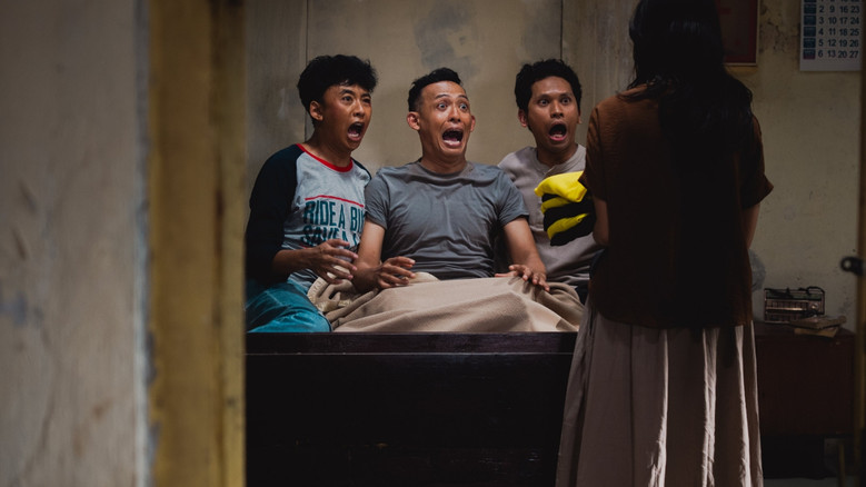 кадр из фильма Warung Pocong