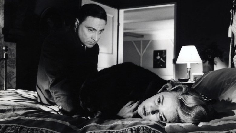 Спиной к стене