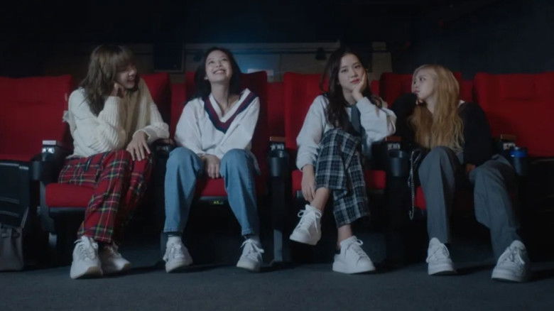 кадр из фильма BLACKPINK: Озаряя небо