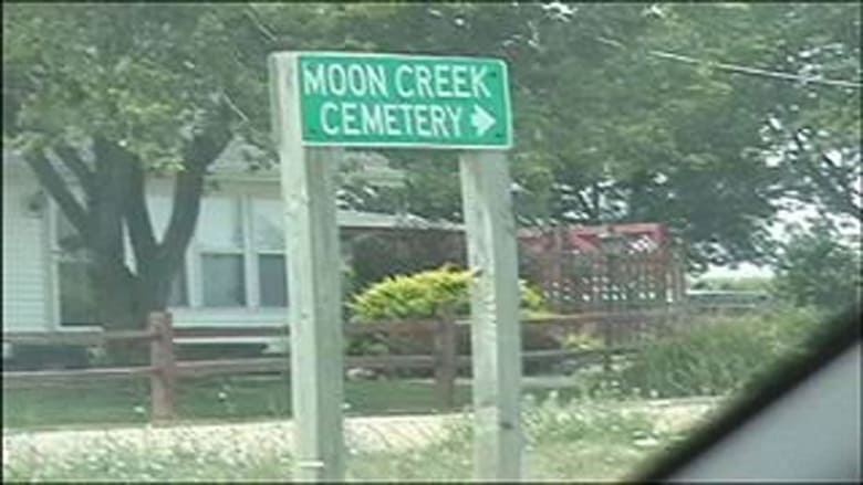 кадр из фильма Moon Creek Cemetery