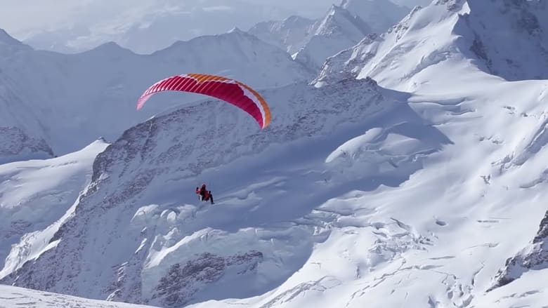 кадр из фильма Ueli Steck - Paraglides Between Mountains In The Swiss Alps