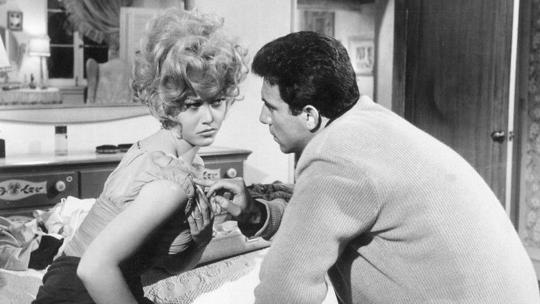 кадр из фильма Период привыкания