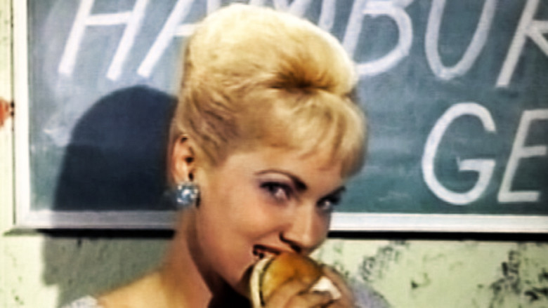 кадр из фильма The Undertaker and His Pals