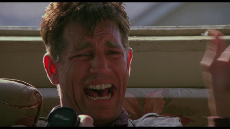 кадр из фильма Love Is a Gun