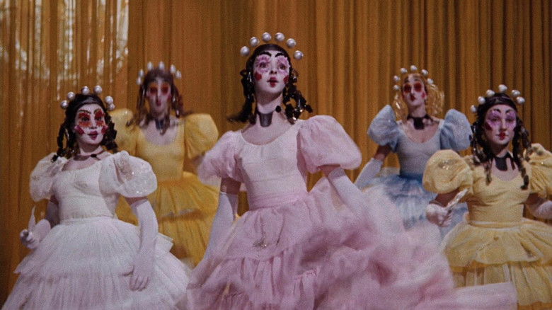 кадр из фильма Сказки Гоффмана