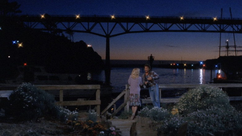 кадр из фильма За бортом