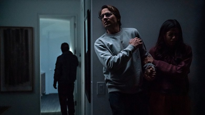 кадр из фильма Посторонние