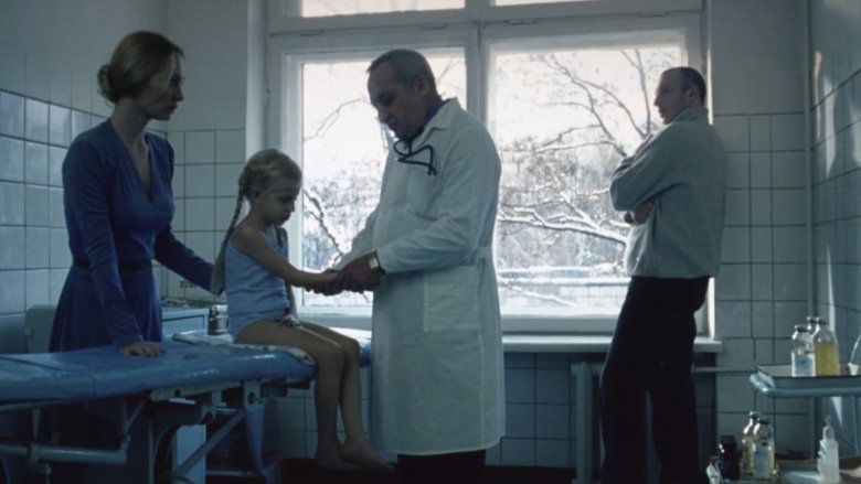 кадр из фильма The Door